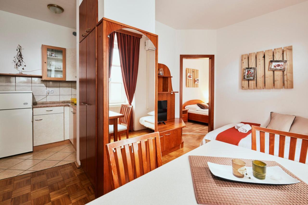 Rooms & Restaurant Ostarija Доленьське-Топлице Екстер'єр фото