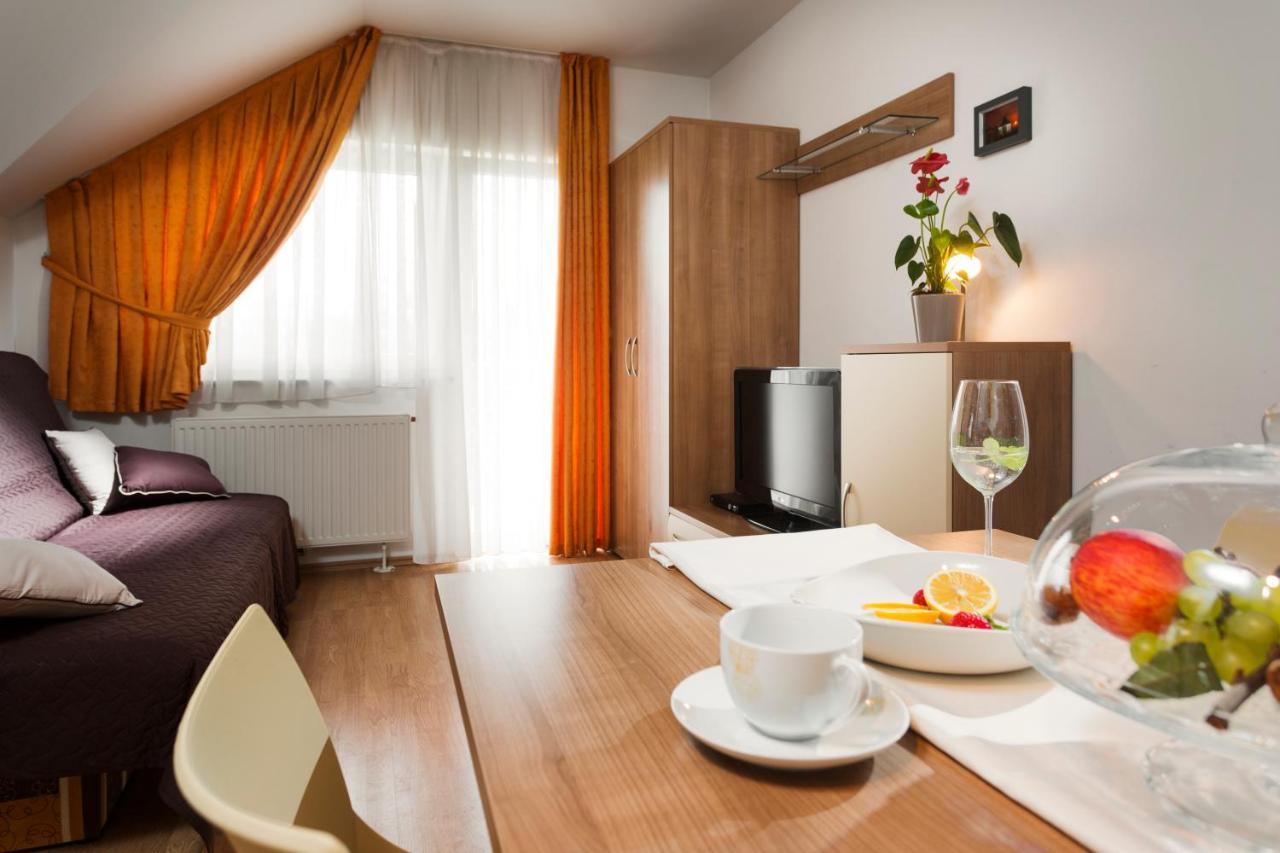 Rooms & Restaurant Ostarija Доленьське-Топлице Екстер'єр фото