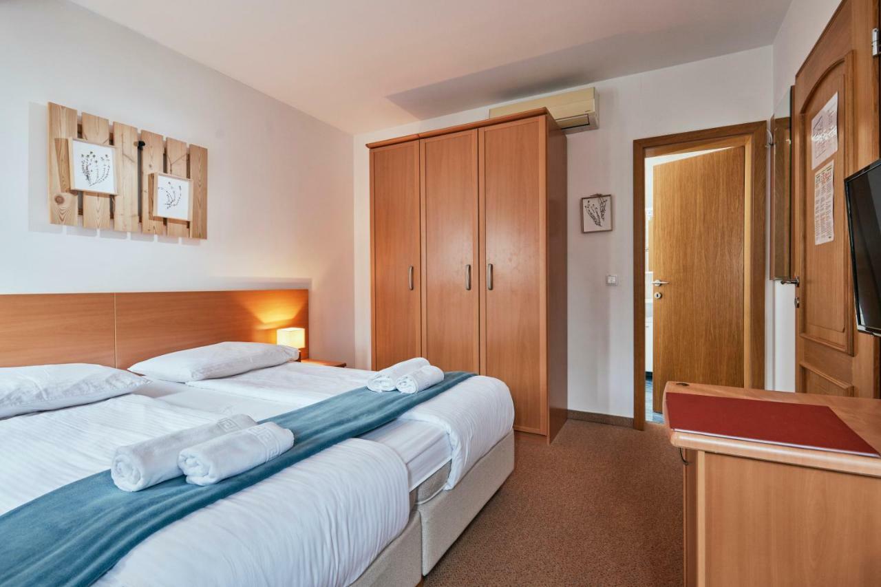 Rooms & Restaurant Ostarija Доленьське-Топлице Екстер'єр фото