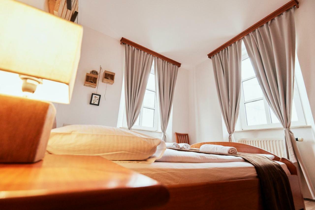 Rooms & Restaurant Ostarija Доленьське-Топлице Екстер'єр фото