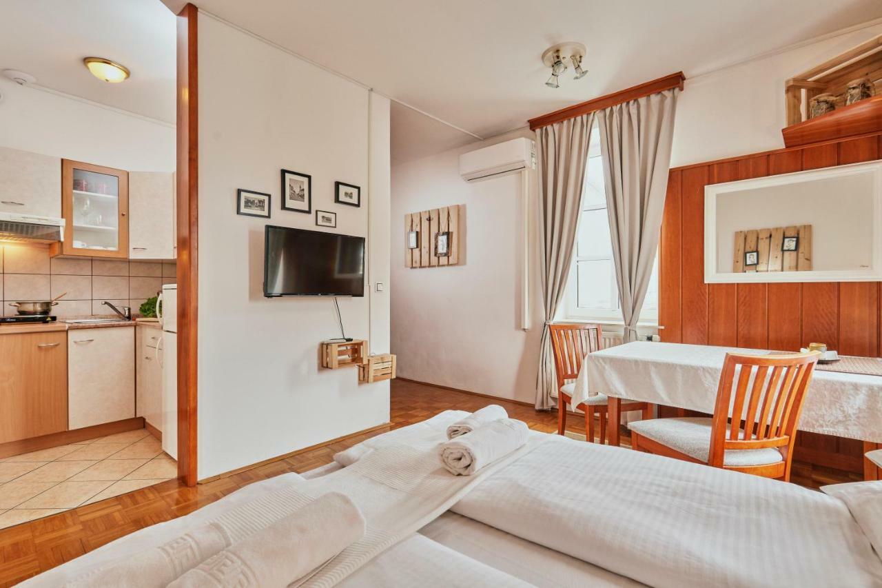 Rooms & Restaurant Ostarija Доленьське-Топлице Екстер'єр фото