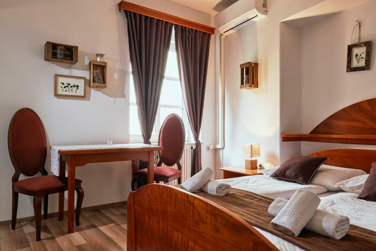 Rooms & Restaurant Ostarija Доленьське-Топлице Екстер'єр фото