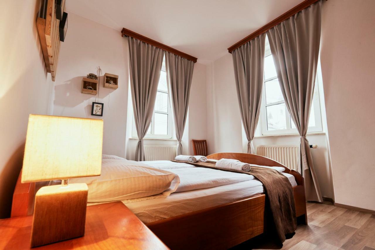 Rooms & Restaurant Ostarija Доленьське-Топлице Екстер'єр фото