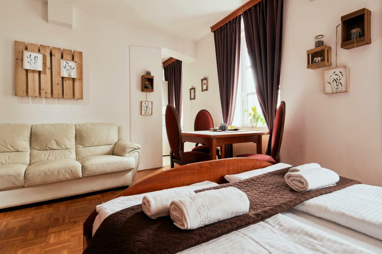Rooms & Restaurant Ostarija Доленьське-Топлице Екстер'єр фото